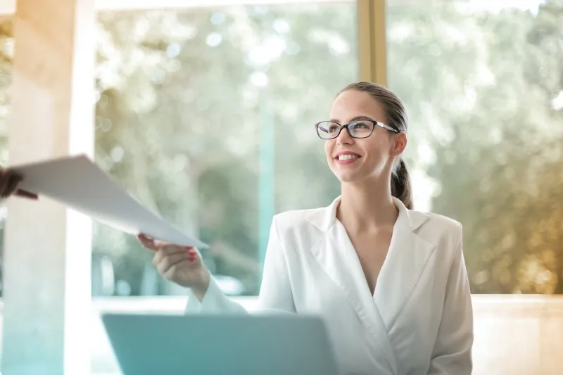 Jak outsourcing pracowniczy pomaga firmom w realizacji ich celów biznesowych?